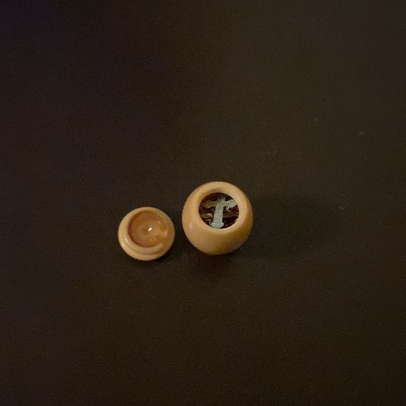 Red beaded necklace with cross on it - comes with small holder - Picture 8 of 10